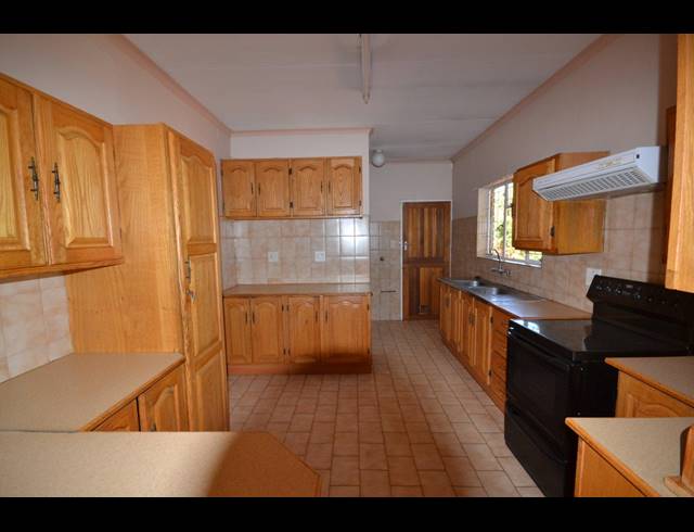 3 BEDROOM HOUSE SOLD IN SINOVILLE